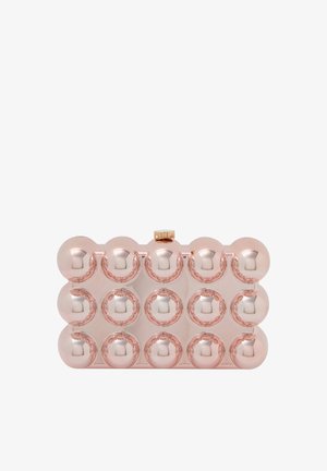 Roze acryl clutch met afgeronde, reflecterende bolvormige accenten. Voorzien van een gouden sluiting en een gestructureerde rechthoekige vorm.