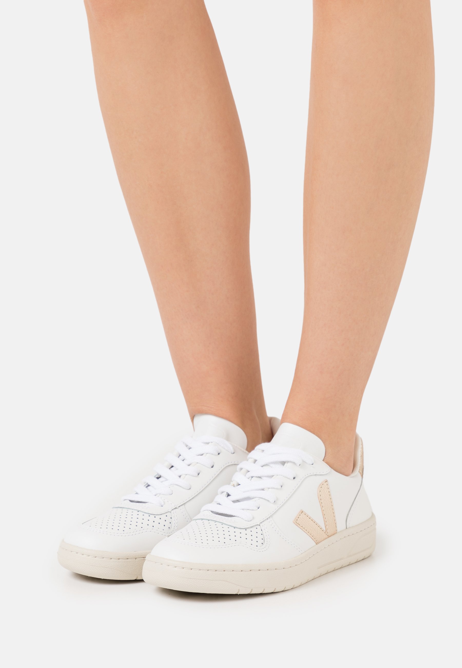 veja extra white black v10