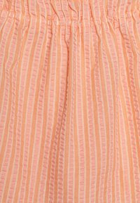 Name it NKFJUNICA SHORT - T-shirts med print - papaya punch