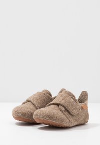 Bisgaard HOME SHOE - Čības - camel