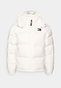 Doudoune blanche avec capuche, fermeture éclair frontale, deux poches latérales, une poche poitrine et logo Tommy Jeans sur la partie supérieure gauche de la poitrine.