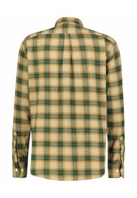 Camisa de manga larga con botones, en un patrón de cuadros en beige, verde y marrón, mostrada desde la parte trasera sobre un fondo blanco.