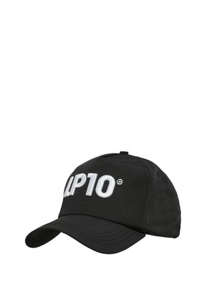 Gorra de béisbol negra con visera curva, que presenta el logotipo bordado en blanco "LP10" en la parte frontal. Fabricada con un tejido suave y un diseño estructurado.