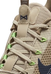 Nike Performance METCON 7 UNISEX - Sapatilha de treino - rattan/thunder blue-sandalwood-sail-green strike