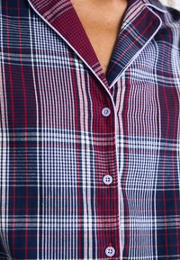Triumph BOYFRIEND CHECKS - Pyžamová sada - red dark combination