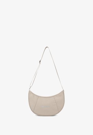 Borsa a tracolla beige con forma curva, materiale in tessuto, cuciture a vista e logo argentato sulla parte anteriore. Inclusa una tracolla regolabile.