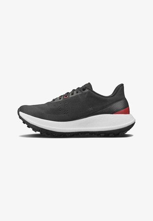 Scarpa sportiva nera con tomaia in rete traspirante, suola intermedia bianca e dettagli rossi sul tallone. Suola in gomma testurizzata per un'ottima aderenza.