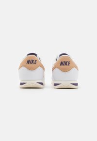 Nike Sportswear CORTEZ - Sportbačiai - white/hemp/dark raisin/pale ivory