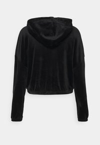 Sudadera cropped negra, hecha de suave tela de terciopelo; cuenta con capucha, mangas largas y puños y dobladillo elastizados. Diseño sencillo y sin costuras.