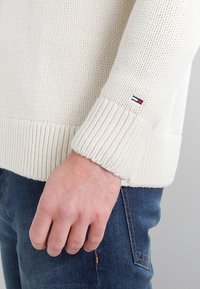 Hilfiger Denim Stickad tröja - white