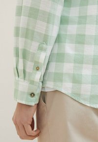 TOM TAILOR MIT KAROMUSTER - Camisa - mint slub vichy check