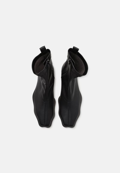 MM6 Maison Margiela Kotníkové boty - black