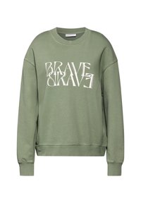 Sweatshirt verde oliva con girocollo, vestibilità ampia e testo grafico "BRAVE" in bianco. Presenta polsini e fondo a coste. Materiale in cotone morbido.