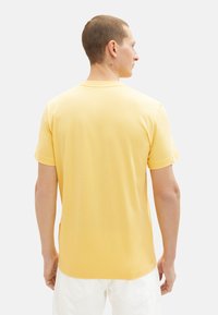 TOM TAILOR LOGO PRINT - T-shirts print - gelb
