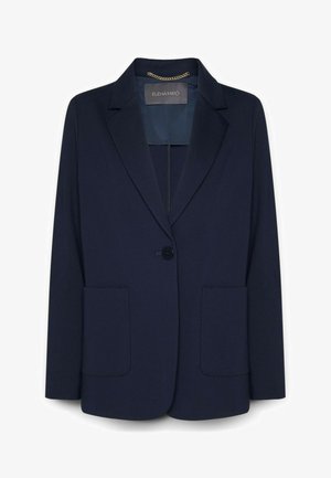 Marineblauer Blazer mit einem einfachen Knopfverschluss, zwei aufgenähten Fronttaschen, Reverskragen und einer Kettendetail im inneren Kragen.