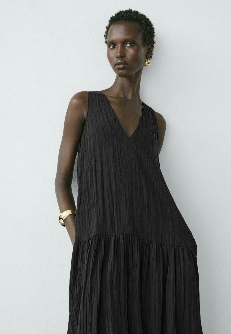 massimo dutti black pleated dress Long contrast pleated dress Black Dress