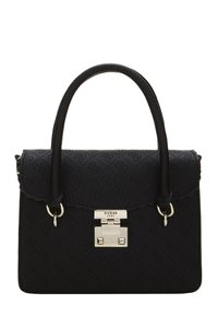 Sorte håndtaske lavet af struktureret materiale, med en bølget klap, sølv hardware og et mønster med logo-præget overflade.