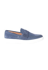Scarpa slip-on blu in suede con suola in gomma bianca, caratterizzata da un design cucito e una fascia decorativa sul davanti.