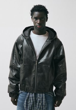Bershka, Veste en similicuir - grey