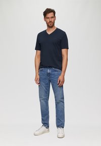 s.Oliver MIT LOGO DETAIL - Jednoduché tričko - navy