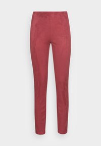 Rode, aansluitende broek van een suede-achtig materiaal, met een gladde textuur en zonder zichtbare hardware of patronen.