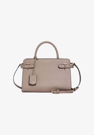 Borsa rettangolare in pelle color taupe con manici superiori, tracolla regolabile, dettagli con fibbie frontali e piccola targhetta in pelle allegata.