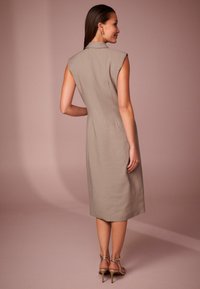 Next SLEEVELESS - REGULAR FIT - Hverdagskjole - mink brown