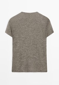 Grijs, T-shirt met korte mouwen gemaakt van zachte gebreide stof. Eenvoudig ontwerp met een ronde hals, een comfortabele pasvorm en zonder zichtbare naden of accenten.