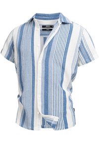 Camisa de manga corta con botones que presenta un estampado de rayas azules y blancas, tejido texturizado y cuello clásico. Botones ubicados en la parte frontal.
