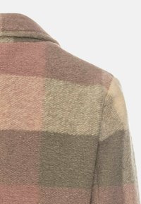 Geruite wollen jas in de kleuren roze, beige en olijfgroen. Textuurstof met een klassieke kraag en gestructureerde schouderdetails.