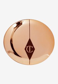 Specchio compatto color oro rosa con una finitura metallica liscia, caratterizzato da un logo a forma di diamante marrone al centro. Forma circolare con una superficie riflettente.