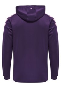 Dunkellila Kapuzenpullover mit langen Ärmeln und pinken Chevron-Streifen auf den Schultern, von hinten dargestellt.