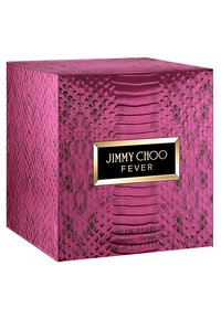 Scatola rosa con texture effetto coccodrillo, dotata di un'etichetta nera e oro con la scritta "JIMMY CHOO FEVER" e dettagli del prodotto in testo più piccolo.