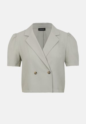 Lysegrå kort blazer med korte puffermarmer, dobbelspent front, brede slag og to brune knapper.