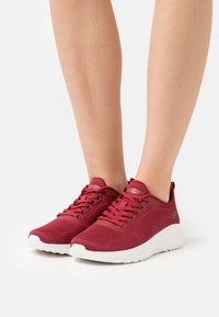 Skechers Sport BOBS SQUAD CHAOS - Sneaker low - red