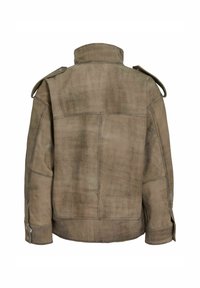 Veste en cuir marron avec col montant, pattes d'épaule et poignets boutonnés. Surface texturée avec une apparence légèrement usée.