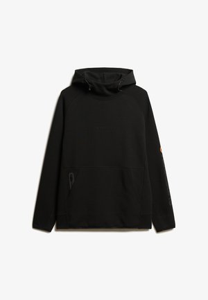 Sort pullover hoodie med snøre i hætten, kengurupose og logo-detaljer på ærmet. Lavet af blødt stof med en glat tekstur.