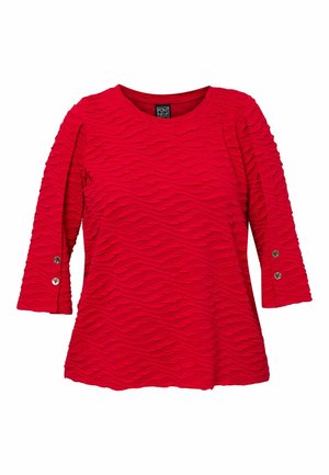 Czerwona bluzka z teksturowanym falistym wzorem, z rękawami do trzech czwartych i srebrnymi guzikami przy mankietach. Wykonana z lekkiego materiału.