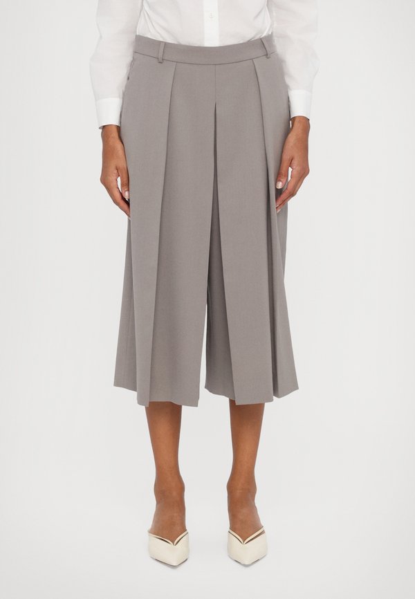 MALIAS - Shorts - mole