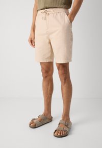 Scotch & Soda SEASONAL CORE BERMUDA - Shorts - soft camel