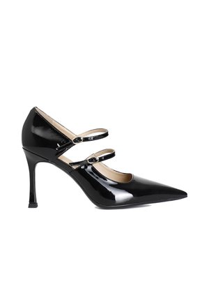 Scarpa nera in pelle verniciata con tacco alto, punta appuntita e due cinturini regolabili. Presenta una silhouette elegante e dettagli metallici.