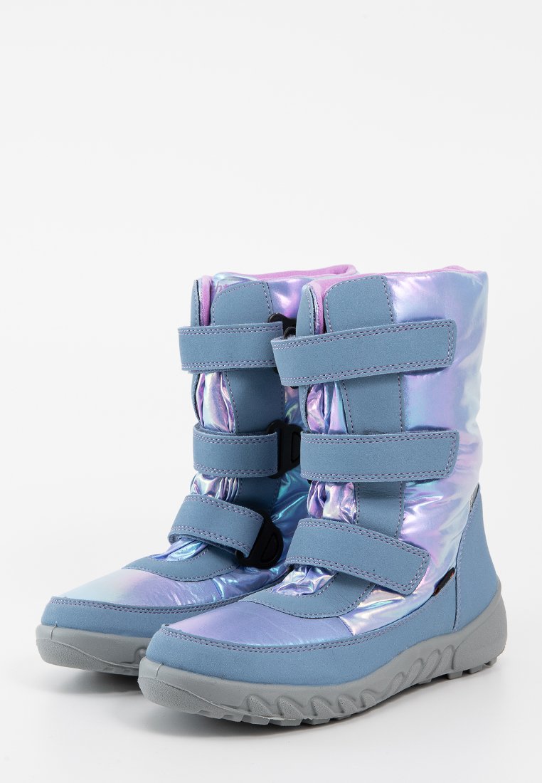 Blaue synthetische Stiefel mit glänzenden, schillernden Akzenten. Verfügt über zwei Klettverschlüsse und strukturierte graue Sohlen für Rutschfestigkeit.