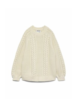 Pull en tricot couleur crème avec un motif de torsades, col rond et manches longues avec des bords-côtes aux poignets et à l'ourlet.