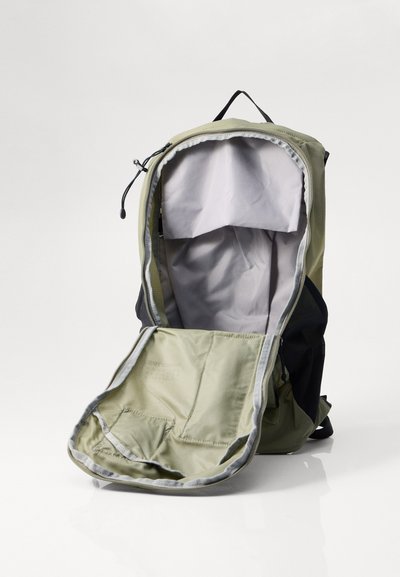MM6 Maison Margiela TRAIL BLAZER UNISEX - Mochila - deep lichen green
