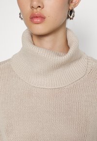ONLY ONLNICOYA  COWLNECK - Pullover - pumice stone