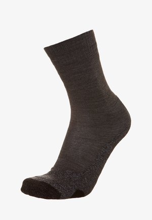 Calcetín gris oscuro con parte superior acanalada, refuerzo en la punta y en el talón. Fabricado con un material suave y elástico para mayor comodidad y ajuste.