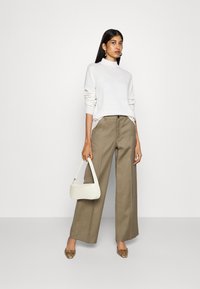 pure cashmere MOCKNECK - Pulóver - vintage white