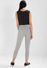 ICHI Träningsbyxor - mottled light grey