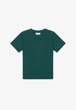 Maglietta di cotone verde con maniche corte e scollo rotondo. Presenta un piccolo logo rosso "II" sul petto a sinistra e un orlo dritto.
