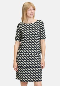 Sukienka w kolorze granatowym i kremowym z falistym wzorem, krótki rękaw, okrągły dekolt, warstwowy fason oraz prosty krój, wykonana z miękkiego, teksturowanego materiału.